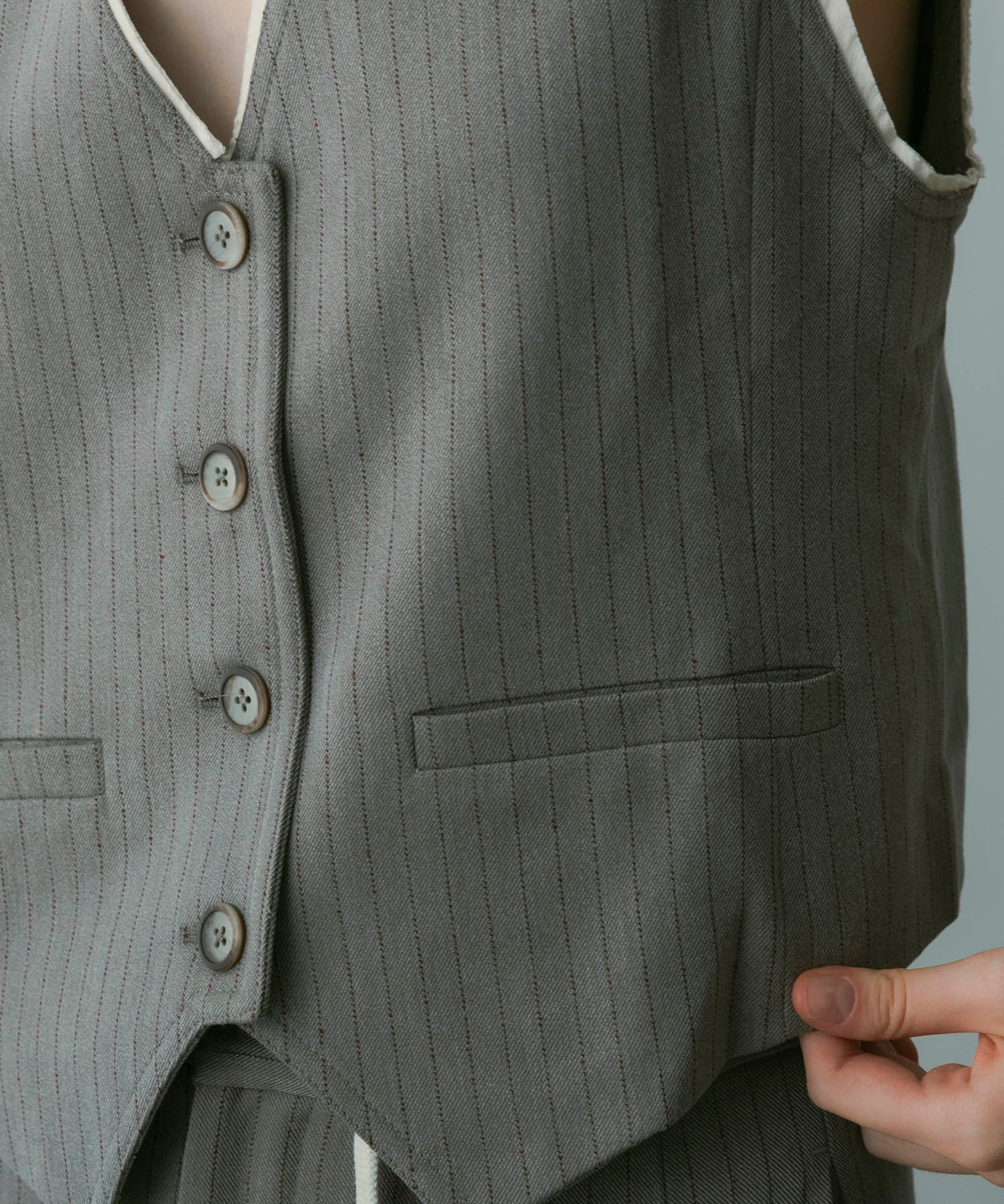 ストライプパイピングジレ