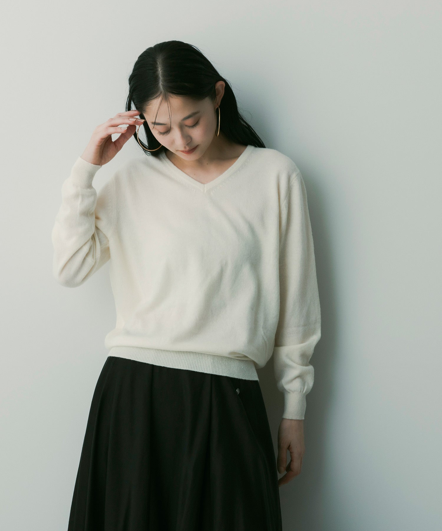 カシミヤブレンドVネックニット