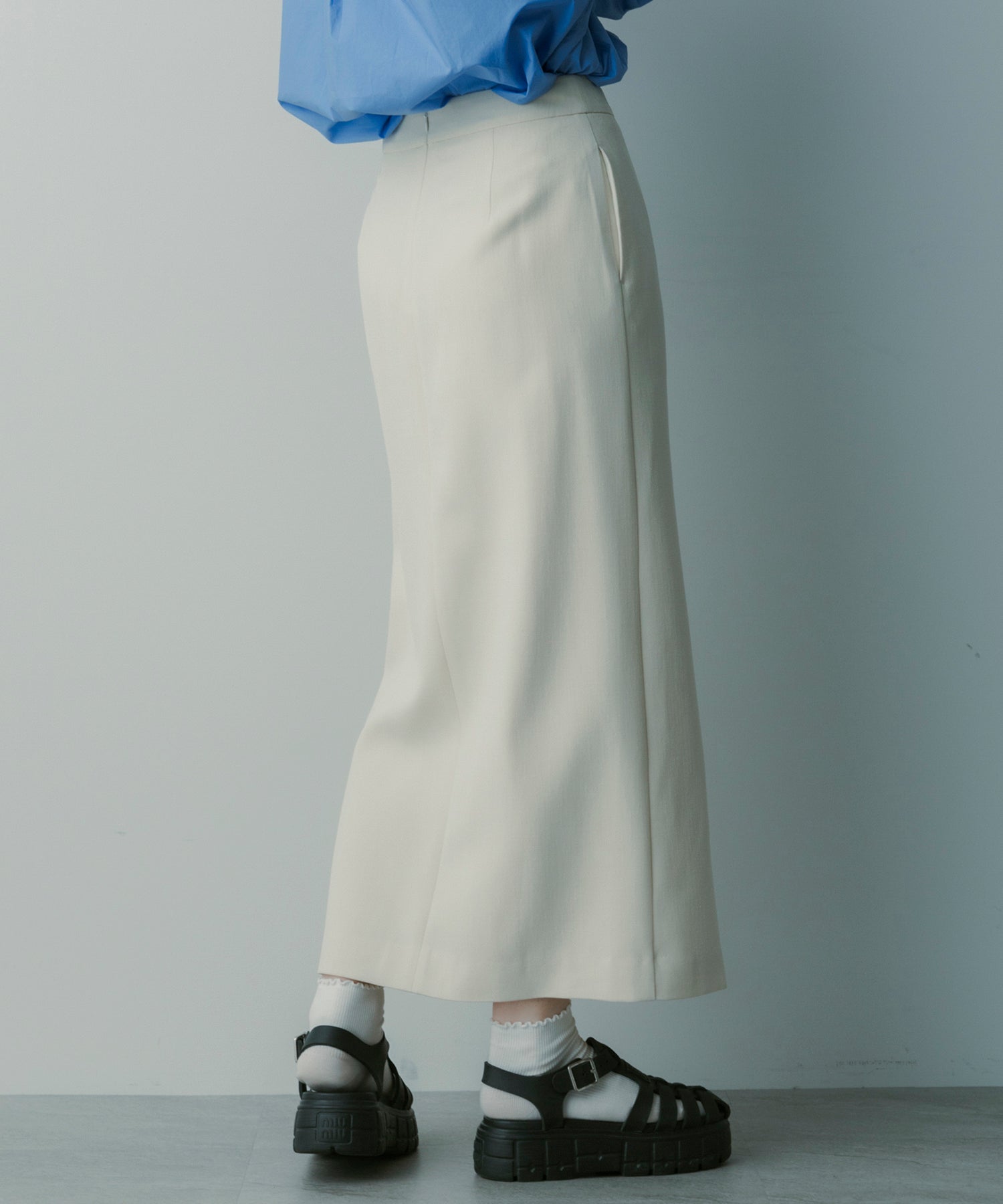 フロントスリットスカート