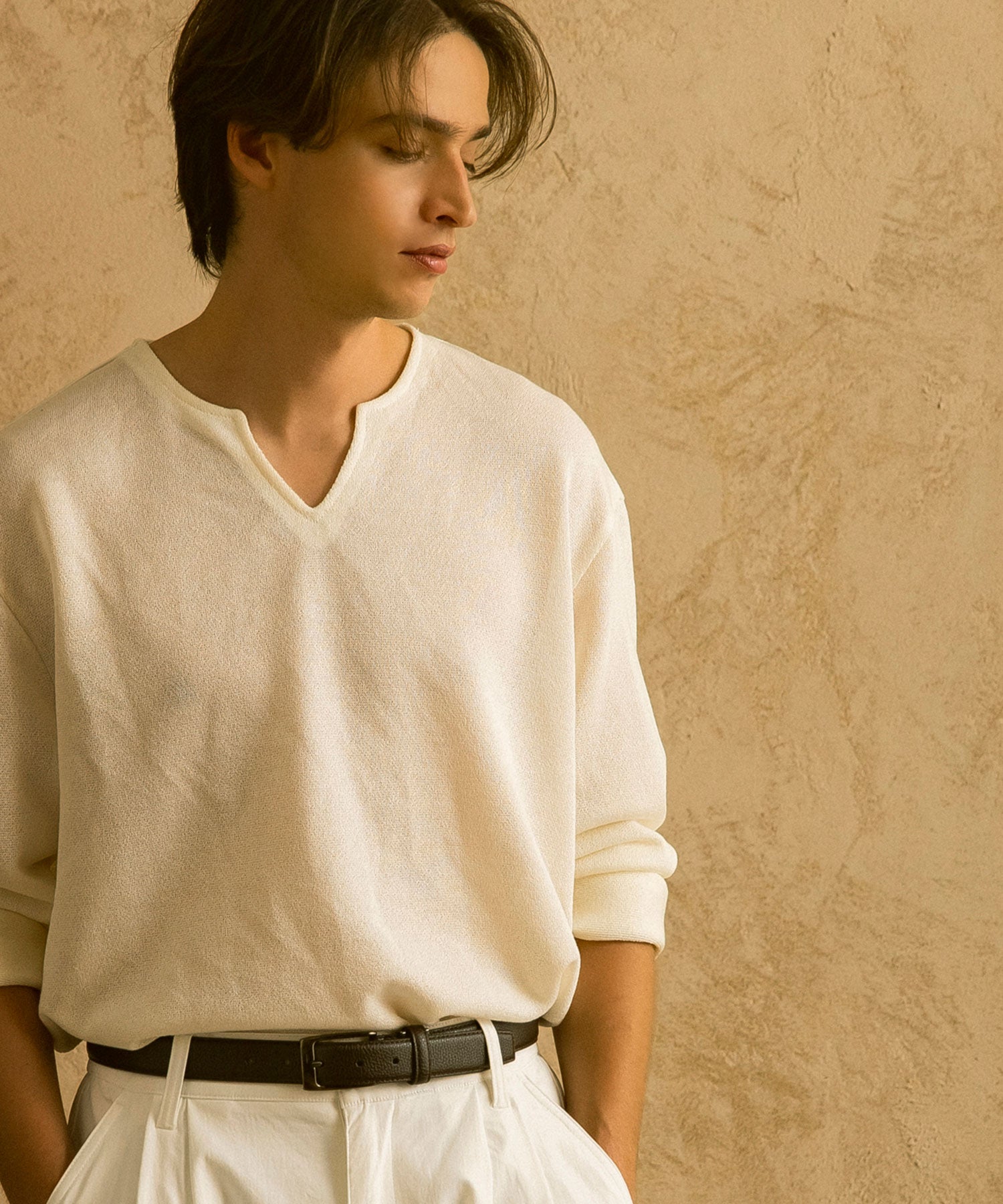 Vネックロングスリーブトップス