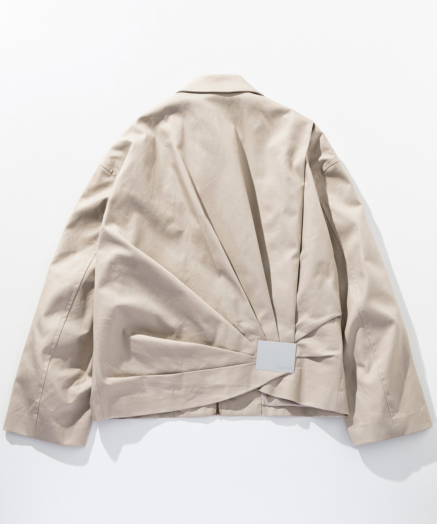 バックプリーツショートジャケット