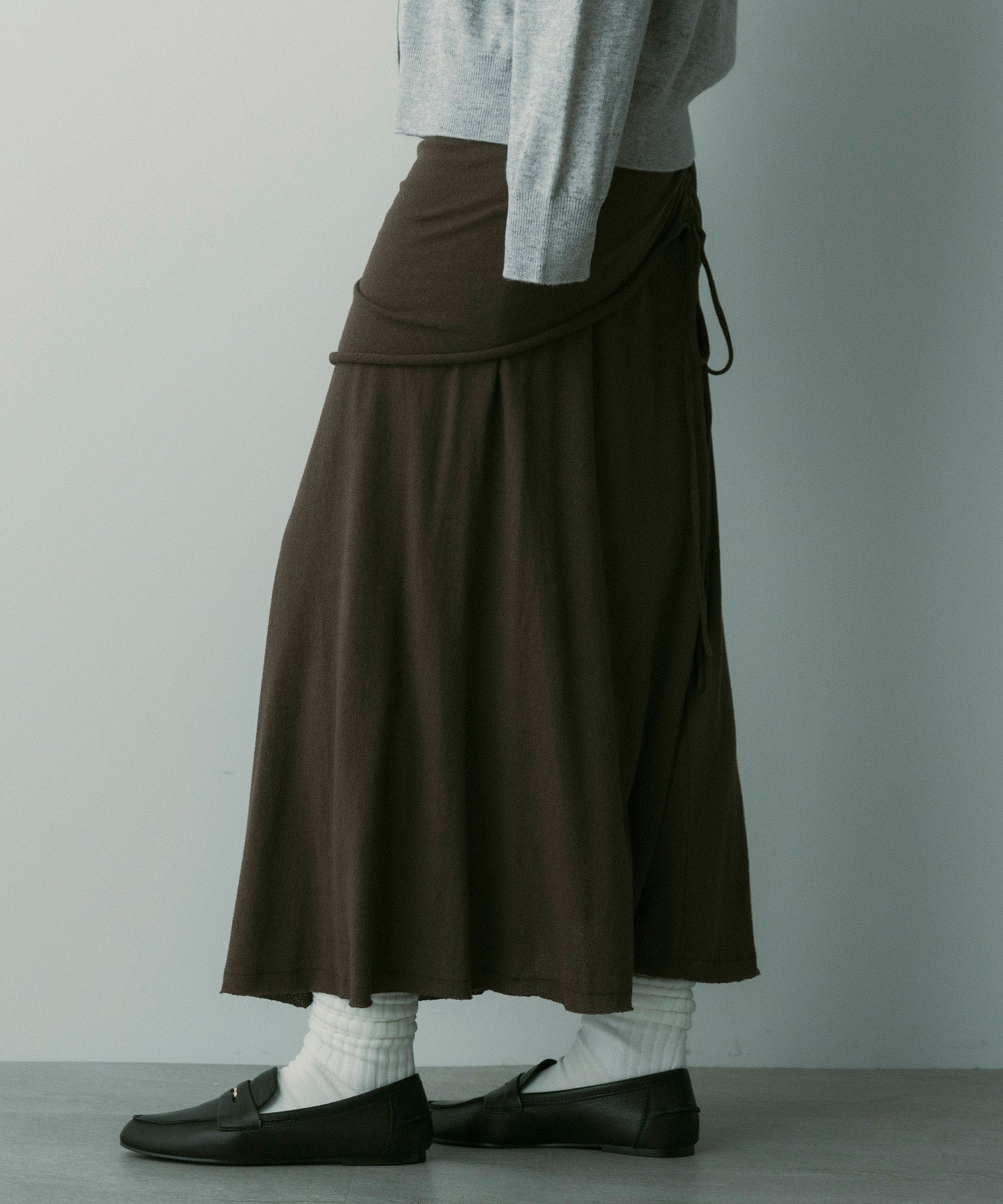 ドローストリングロングスカート