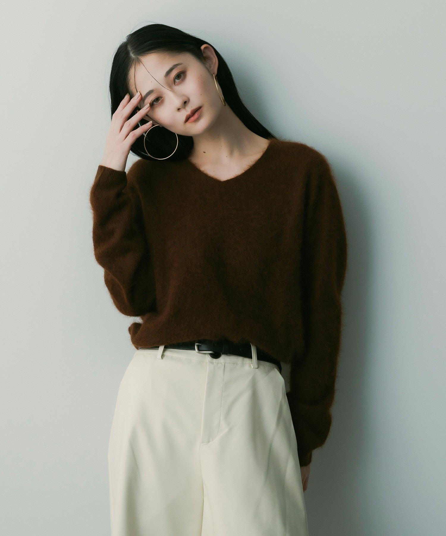 カシミヤブレンドVネックニット